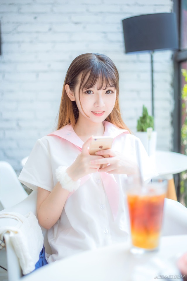 “什么意思？”魏延不解的看向庞统，信的内容他已经看过了，站在旁观者的角度来讲，刘璝被算计了，只是他不明白，为什么要大费周章的等这一出，在这种事情上，他的反应还是慢了半拍。